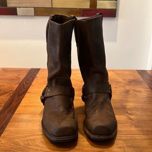 Frye Men’s Harness Boot in Gaucho size 10.5 Excellent Condition